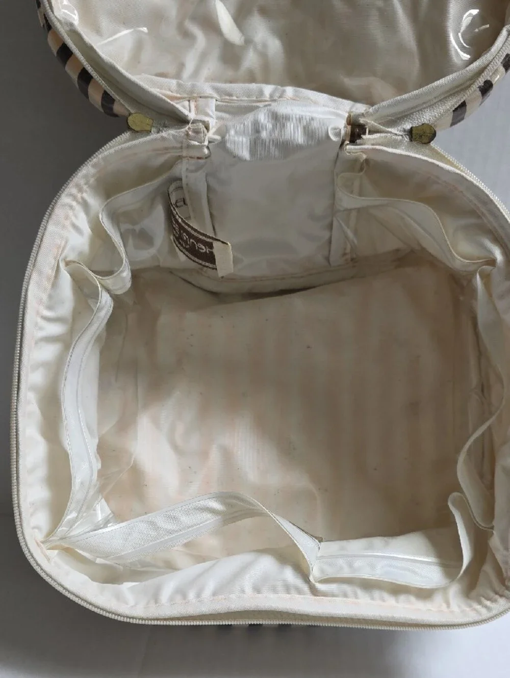 VINTAGE HENRI BENDEL MAKE UP CASE